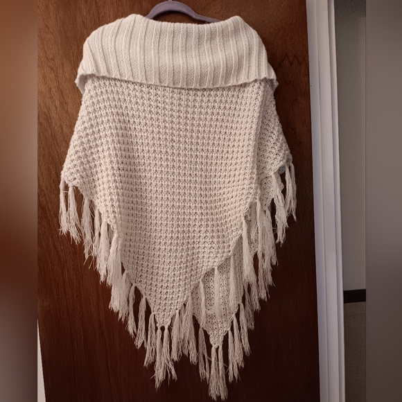 Say What?~White Neutral Waffle Knit Fringe Large Collar Poncho - Picture 3 of 16